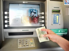 Uważaj przy wpłatomacie. Jedna decyzja od razu ściągnie zainteresowanie skarbówki