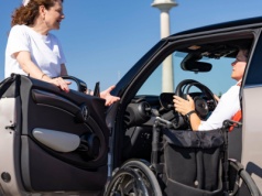 Dofinansowanie do 185 tys. zł na auto spalinowe. Skorzysta jedna grupa