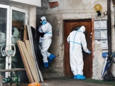 Potrójne morderstwo i poćwiartowane zwłoki w lodówce. Sprawca siedział na chodniku i płakał