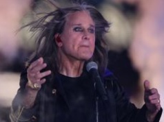 Ozzy Osbourne był prawdziwym skandalistą. Na koncercie odgryzł głowę nietoperzowi, próbował zabić żonę i naćpał duchownego