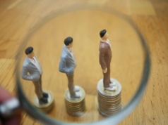 Przeciętne wynagrodzenie w sektorze przedsiębiorstw poszło w górę. GUS podał dane