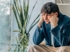 Psychiatra: „Ludzie chcą dziś diagnozy. Chcą usłyszeć, że mają depresję i dostać leki. Tyle że czasem tabletki nie wystarczą, konieczna jest jakaś zmiana”