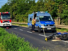 Zderzenie BMW z motocyklem. Jedna osoba ranna