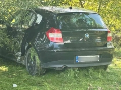 28-letnia kierująca BMW nie opanowała samochodu i wypadła z drogi