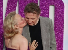 Zaskakujący duet: Neeson i Anderson w odświeżonej wersji kultowej komedii