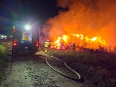 Nocny pożar słomy w gminie Dobrzyń nad Wisłą. Strażacy podejrzewają podpalenie