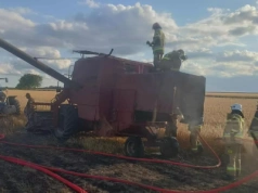 Pożar kombajnu pod Skierniewicami. Strażacy apelują do rolników o jedno