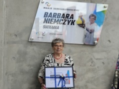 Barbara Niemczyk w Galerii Sław Łódzkiego Sportu. Uroczyście odsłoniła swoją tablicę [ZDJĘCIA]
