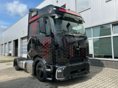 Nowy Actros L LowLiner z nowymi tabletami, salonką oraz klasycznymi lusterkami