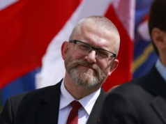 Jest akt oskarżenia ws. Grzegorza Brauna. Chodzi o aż siedem czynów europosła