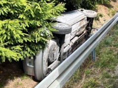 Alarm! Samochód osobowy wypadł z drogi
