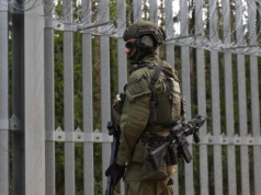 Agresywny imigrant z Sudanu nielegalnie wdarł się do Polski. Żołnierz użył broni