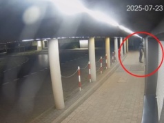 Ktoś zniszczył tablicę poświęconą Pawłowi Adamowiczowi. Jest nagranie