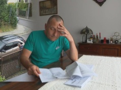 Absurdalne mandaty. Nie może wjechać na swoją posesję