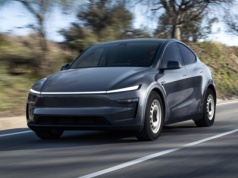 Tania Tesla to „po prostu Model Y”, masowa produkcja najwcześniej w IV kw. 2025. FSD ma poprawić sprzedaż Tesli w Europie