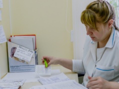 Rewolucja w żłobkach. Miasta chcą zniesienia obowiązku zatrudniania pielęgniarek