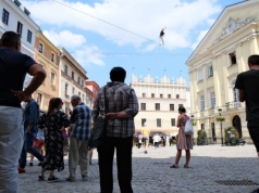 Urban Highline Festival 2025: Lublin znów stolicą odwagi i równowagi! Highlinerzy z całego świata na taśmach nad głowami przechodniów