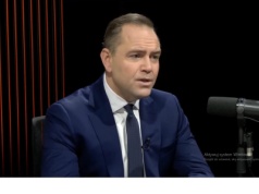 Karol Nawrocki pojawił się w Sejmie. Spotkał się z Szymonem Hołownią