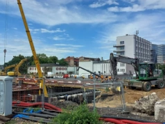 Duże postępy na budowie wiaduktu nad ul. Mikołowską. Wkrótce pociągi wjadą na nowy obiekt