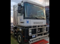 Piękne Renault AE 500 Magnum z początku produkcji i związane z nim ciekawostki