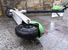Czy jazda rowerem elektrycznym/hulajnogą w deszczu lub burzy jest bezpieczna?