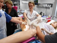 Pielęgniarki i położne chcą limitów na popularny kierunek medyczny. Ostrzegają przed bezrobociem