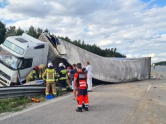 Groźny wypadek na A1 z udziałem ciężarówki. Lądował śmigłowiec LPR