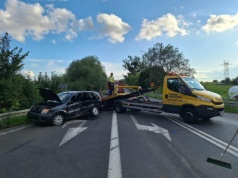 Wypadek w Kusowie. Trzy osoby zostały poszkodowane w zderzeniu dwóch aut osobowych