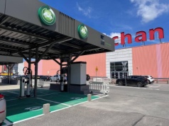 Auchan i Elocity uruchamiły hub ładowania zasilany energią z paneli fotowoltaicznych