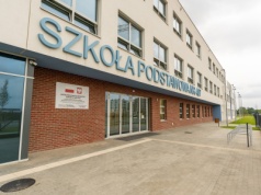 To najdroższa szkoła w Warszawie. Ratusz wykupił działkę w szczerym polu. Jak dziś wygląda?