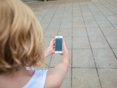 Naukowcy alarmują: Smartfony niszczą psychikę dzieci!