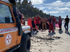 Dramat nad morzem. Turysta zniknął sto metrów od strzeżonej plaży
