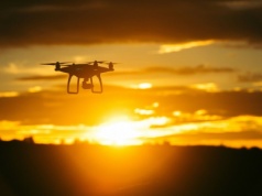 Rosja: w nocy zestrzeliliśmy 105 ukraińskich dronów