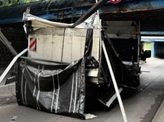 Samochód ciężarowy nie zmieścił się pod wiaduktem na ul. Prądnickiej
