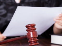 Nowy pomysł dzieli polityków. Resort sprawiedliwości: To nie źródło prawa