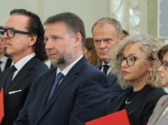 Drugie dno awansu Sikorskiego i przyciąganie Polski 2050. Oto gry Tuska