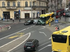 Kolizja autobusu z osobówką w centrum Katowic. Są utrudnienia w ruchu