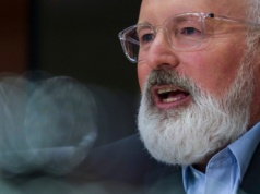 Europejscy podatnicy oskarżają o przestępstwa byłych komisarzy. Za niejasne finansowanie organizacji pozarządowych
