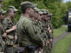 Małżeństwo albo front. W Rosji znaleźli sposób na nieżonatych mężczyzn