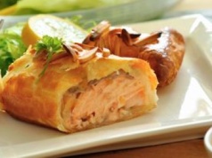 Biorę łososia i ciasto francuskie. Przepis jest prosty, a efekt jak z najlepszej restauracji