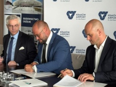Lotnisko Kraków Balice pęka w szwach. Będzie przebudowa starego terminala cargo na poczekalnię
