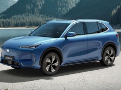 W Polsce stare Geely EX5 wchodzi jako nowe, dostawy we wrześniu. Tymczasem w Chinach model właśnie odświeżono