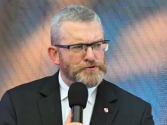Skandaliczne słowa Grzegorza Brauna. Sejm przyjął uchwałę