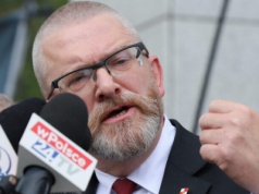 Sejm potępił uchwałą Grzegorza Brauna. Chodzi o wypowiedź o komorach gazowych