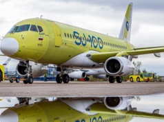 Jakowlew SJ-100 odbył 9-godzinny lot. Rosyjskie silniki napędzały samolot