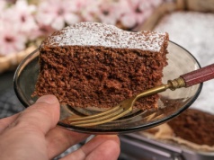 Ekspresowe ciasto czekoladowe. Ten przepis uratuje cię, gdy wpadną niespodziewani goście