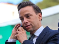 Krzysztof Bosak twierdzi, że Polski nie obowiązuje Karta Praw Podstawowych. Sprawdzamy