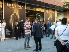 „Przemijanie zaczyna się dużo wcześniej”. Wystawa „Bill Viola. Wizje czasu” w Toruniu
