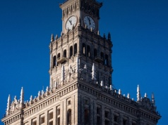 Pałac Kultury i Nauki ma 70 lat. Rozebrać go, czy podłączyć do chmury?
