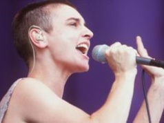 Sinead O'Connor łączyły z dziećmi trudne relacje. Piosenkarka obwiniała się o śmierć syna